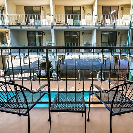 Lovely Condo W/ Indoor Pool *Only Steps To Parkway Gatlinburg Exteriör bild