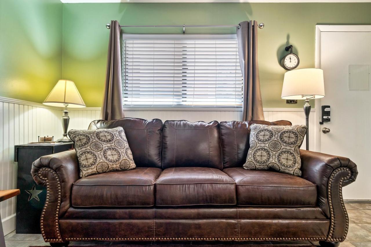 Lovely Condo W/ Indoor Pool *Only Steps To Parkway Gatlinburg Exteriör bild