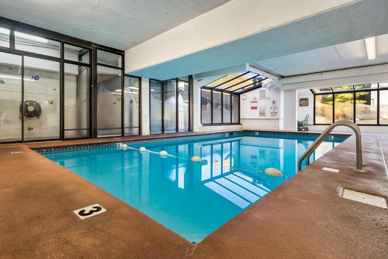 Lovely Condo W/ Indoor Pool *Only Steps To Parkway Gatlinburg Exteriör bild
