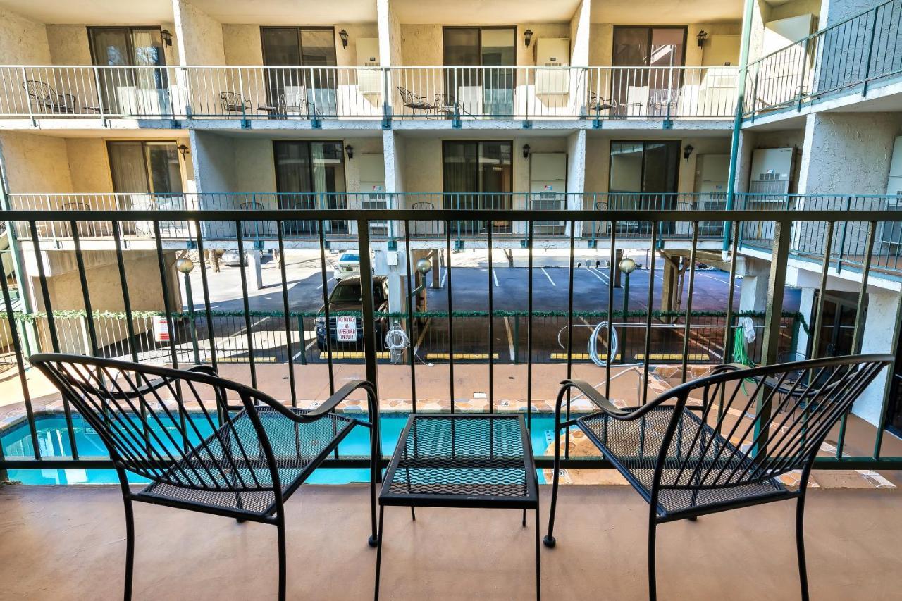 Lovely Condo W/ Indoor Pool *Only Steps To Parkway Gatlinburg Exteriör bild